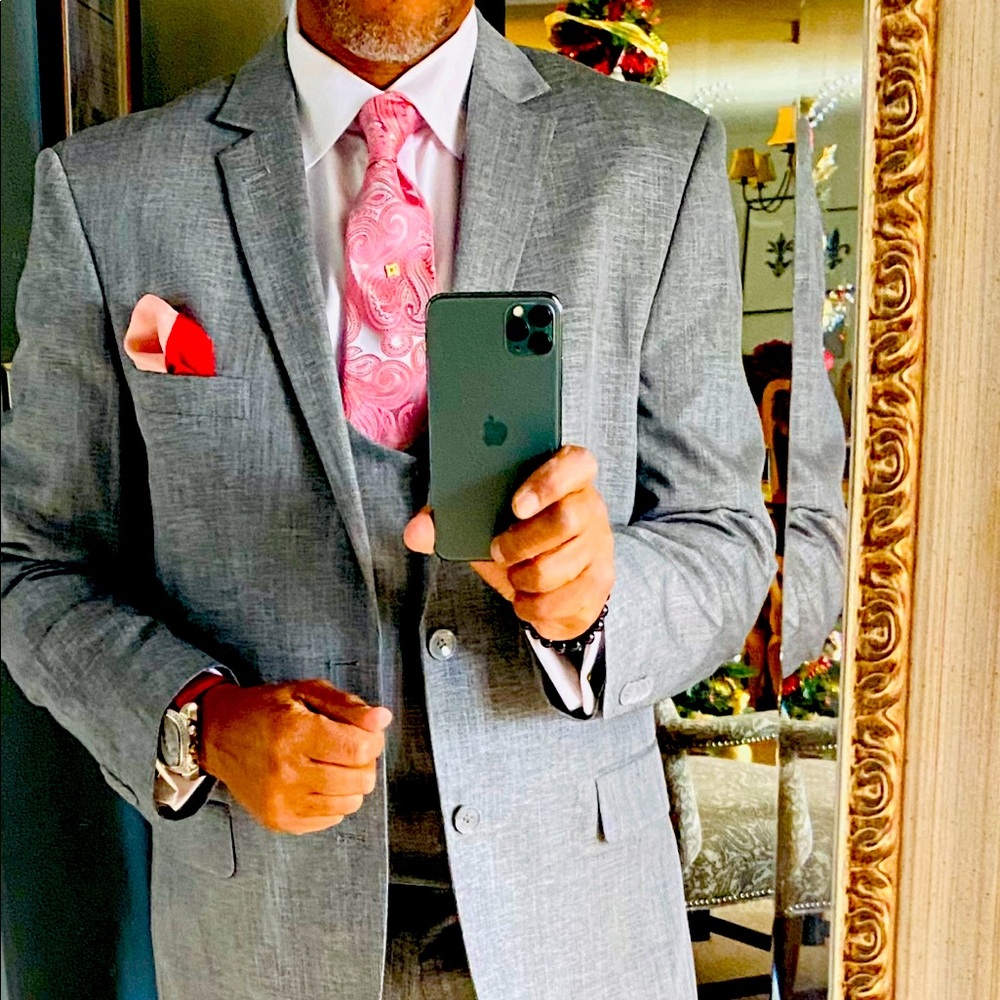 Boccaccio 3 piece mens suit size 44R. Classic grey wool blend athletic fit.